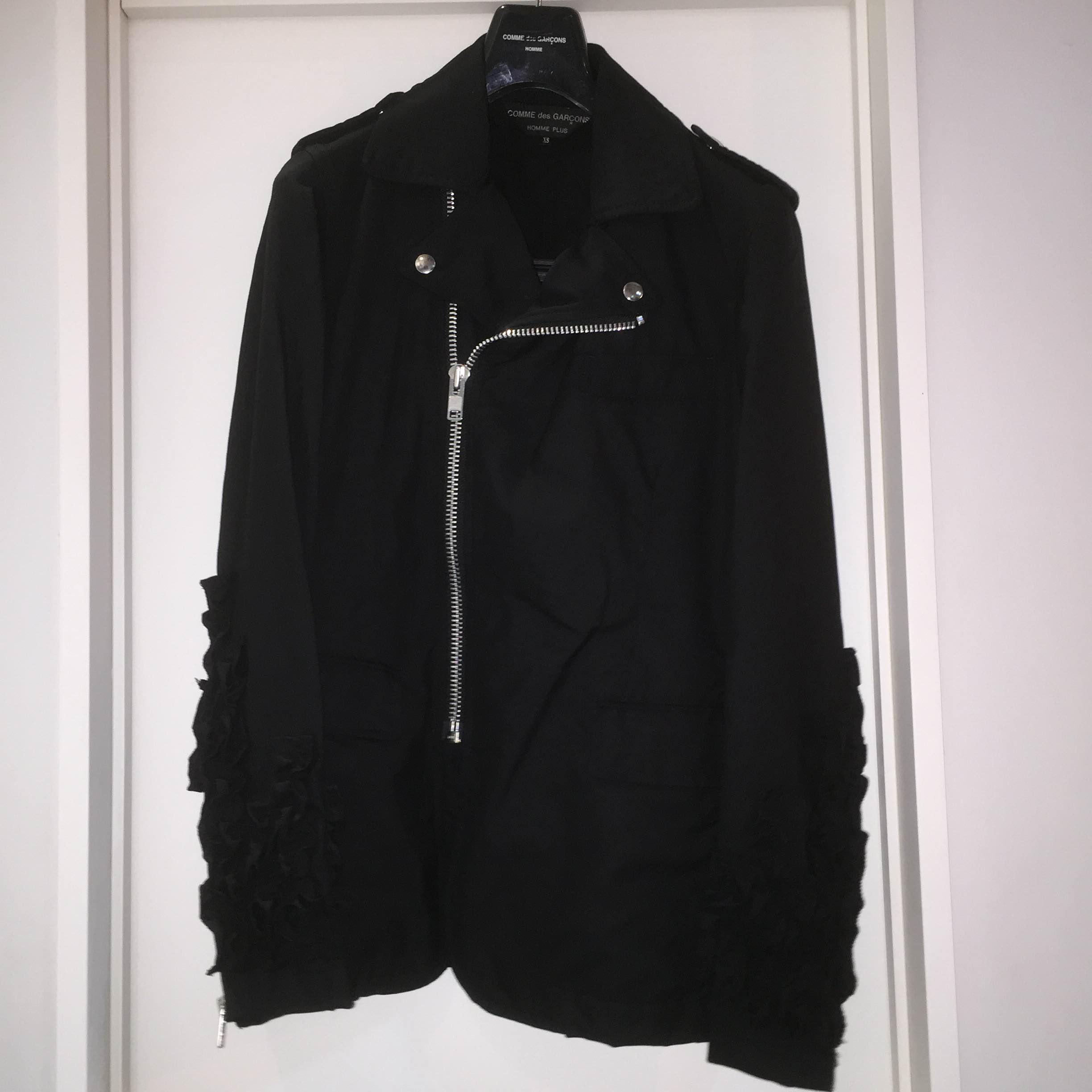 COMME des GARCONS HOMME PLUS 12SS スリーブフリル装飾洗い加工ウールライダースジャケット XS