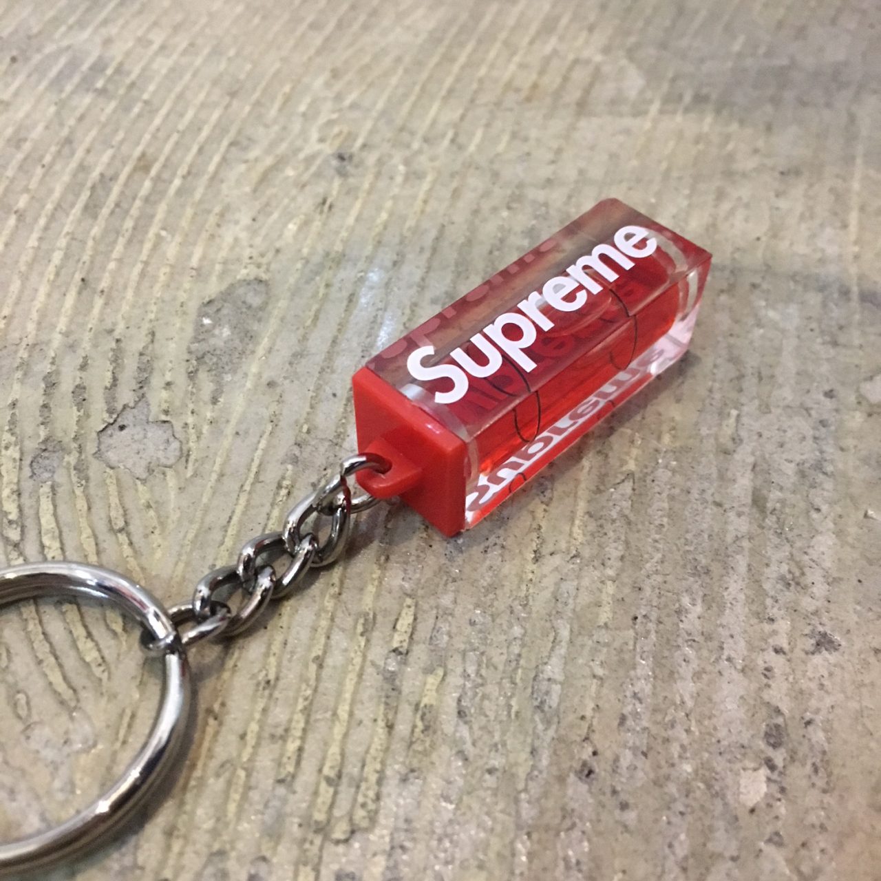 Supreme 18AW Level Keychain